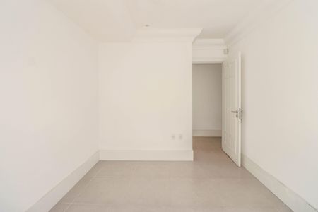 Casa à venda com 268m², 5 quartos e 3 vagas Casa à venda com 268m², 5 quartos e 3 vagasQuarto 1