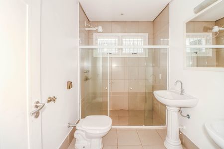 Casa à venda com 268m², 5 quartos e 3 vagas Casa à venda com 268m², 5 quartos e 3 vagasBanheiro Social