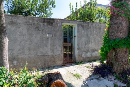 Casa à venda com 198m², 2 quartos e 2 vagas Casa à venda com 198m², 2 quartos e 2 vagasFachada