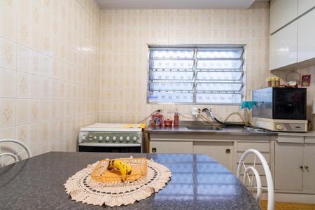 Casa à venda com 198m², 2 quartos e 2 vagas Casa à venda com 198m², 2 quartos e 2 vagasCozinha