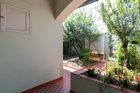 Casa à venda com 198m², 2 quartos e 2 vagas Casa à venda com 198m², 2 quartos e 2 vagasEntrada