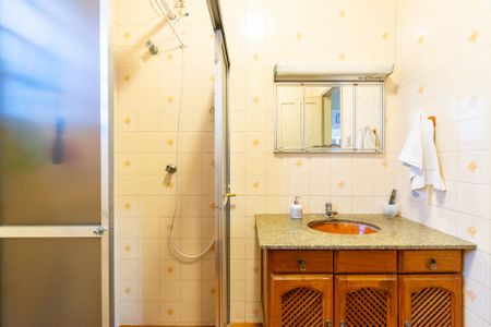 Casa à venda com 198m², 2 quartos e 2 vagas Casa à venda com 198m², 2 quartos e 2 vagasBanheiro