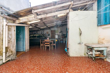 Casa à venda com 198m², 2 quartos e 2 vagas Casa à venda com 198m², 2 quartos e 2 vagasQuintal