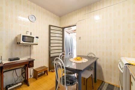 Casa à venda com 198m², 2 quartos e 2 vagas Casa à venda com 198m², 2 quartos e 2 vagasCozinha