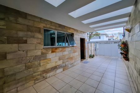 Casa à venda com 250m², 3 quartos e 3 vagas Casa à venda com 250m², 3 quartos e 3 vagasGaragem