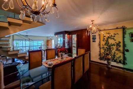 Casa à venda com 250m², 3 quartos e 3 vagas Casa à venda com 250m², 3 quartos e 3 vagasSala de Jantar