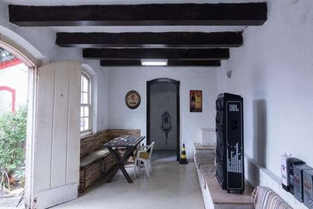 Casa à venda com 350m², 4 quartos e 6 vagas