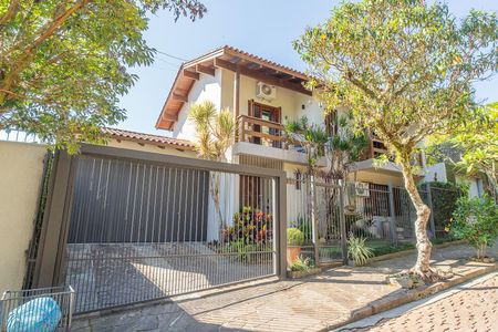 Casa à venda com 200m², 4 quartos e 2 vagasFachada