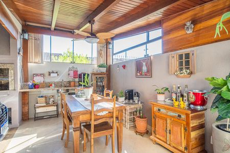 Casa à venda com 200m², 4 quartos e 2 vagasQuintal