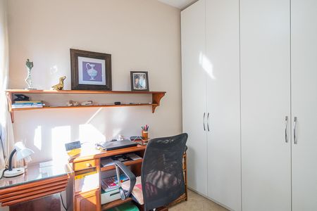 Casa à venda com 200m², 4 quartos e 2 vagasEscritório