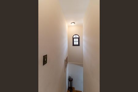 Casa à venda com 200m², 3 quartos e 2 vagas Casa à venda com 200m², 3 quartos e 2 vagasEscada
