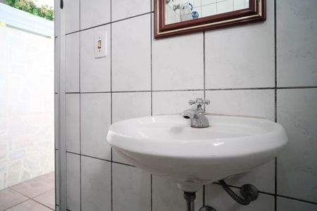 Casa à venda com 100m², 3 quartos e 3 vagasBanheiro 2