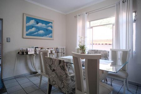 Casa à venda com 100m², 3 quartos e 3 vagasSala