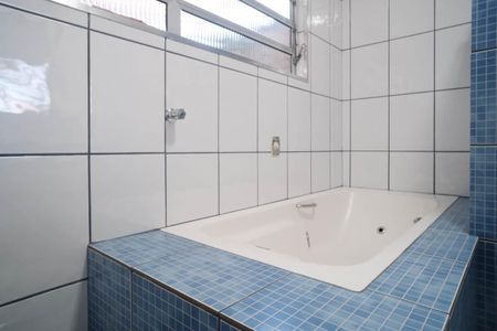 Casa à venda com 100m², 3 quartos e 3 vagasBanheiro 1