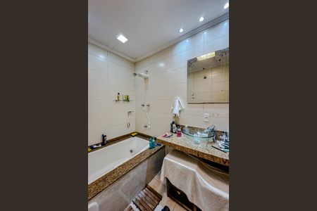 Apartamento à venda com 180m², 3 quartos e 3 vagasBanheiro da Suíte