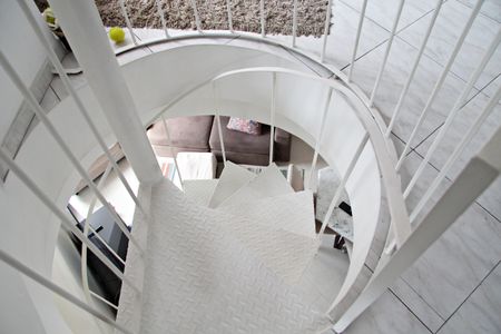 Apartamento à venda com 105m², 2 quartos e 1 vagaEscada acesso a Sala de TV e Area Gourmet