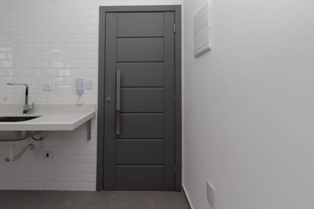 Apartamento à venda com 56m², 2 quartos e sem vaga Apartamento à venda com 56m², 2 quartos e sem vagaDetalhe porta de entrada