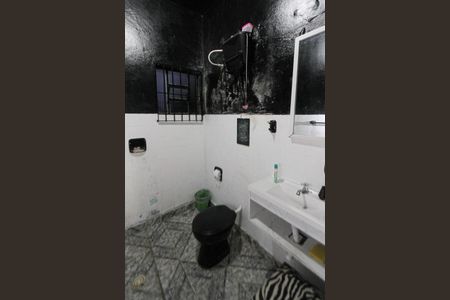 Casa à venda com 200m², 4 quartos e 2 vagas Casa à venda com 200m², 4 quartos e 2 vagasBanheiro casa 02