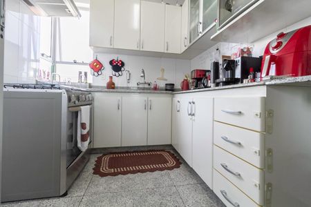 Apartamento à venda com 200m², 4 quartos e 3 vagas Apartamento à venda com 200m², 4 quartos e 3 vagasCozinha