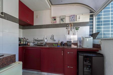Apartamento à venda com 200m², 4 quartos e 3 vagas Apartamento à venda com 200m², 4 quartos e 3 vagasCobertura