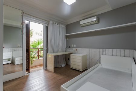 Casa de condomínio à venda com 271m², 3 quartos e 2 vagas Casa de condomínio à venda com 271m², 3 quartos e 2 vagasQuarto 1