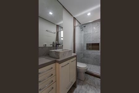 Casa de condomínio à venda com 271m², 3 quartos e 2 vagas Casa de condomínio à venda com 271m², 3 quartos e 2 vagasBanheiro Suíte