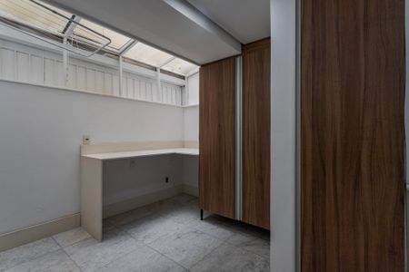 Casa de condomínio à venda com 271m², 3 quartos e 2 vagas Casa de condomínio à venda com 271m², 3 quartos e 2 vagasÁrea de Serviço