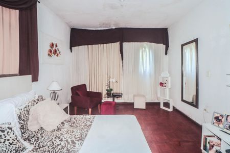 Casa à venda com 300m², 3 quartos e 3 vagas Casa à venda com 300m², 3 quartos e 3 vagasQuarto 1