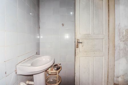 Casa à venda com 300m², 3 quartos e 3 vagas Casa à venda com 300m², 3 quartos e 3 vagasBanheiro Social 2