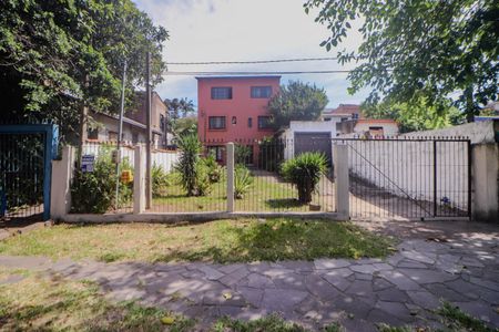 Casa à venda com 300m², 3 quartos e 3 vagas Casa à venda com 300m², 3 quartos e 3 vagasFachada