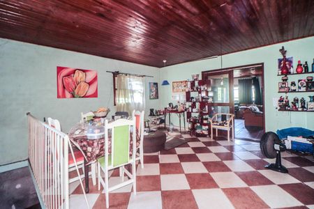 Casa à venda com 300m², 3 quartos e 3 vagas Casa à venda com 300m², 3 quartos e 3 vagasSala Íntima