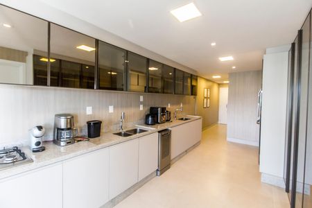 Apartamento à venda com 338m², 4 quartos e 4 vagas Apartamento à venda com 338m², 4 quartos e 4 vagasCozinha
