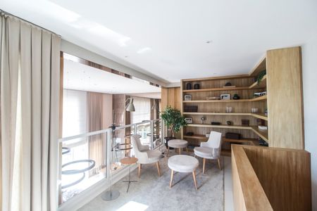 Apartamento à venda com 338m², 4 quartos e 4 vagas Apartamento à venda com 338m², 4 quartos e 4 vagasEscritório