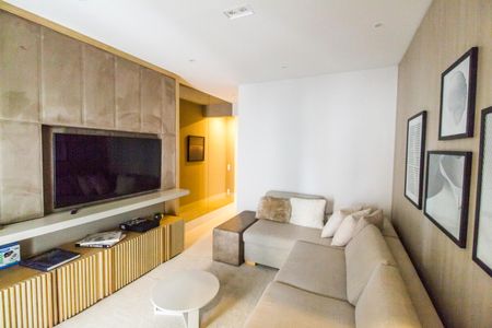 Apartamento à venda com 338m², 4 quartos e 4 vagas Apartamento à venda com 338m², 4 quartos e 4 vagasSala de TV