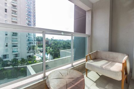 Apartamento à venda com 338m², 4 quartos e 4 vagas Apartamento à venda com 338m², 4 quartos e 4 vagasVaranda