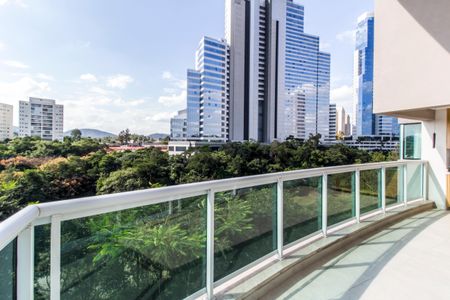 Apartamento à venda com 338m², 4 quartos e 4 vagas Apartamento à venda com 338m², 4 quartos e 4 vagasVaranda gourmet