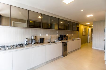 Apartamento à venda com 338m², 4 quartos e 4 vagas Apartamento à venda com 338m², 4 quartos e 4 vagasCozinha