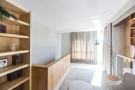 Apartamento à venda com 338m², 4 quartos e 4 vagas Apartamento à venda com 338m², 4 quartos e 4 vagasEscritório