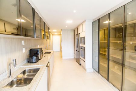 Apartamento à venda com 338m², 4 quartos e 4 vagas Apartamento à venda com 338m², 4 quartos e 4 vagasCozinha