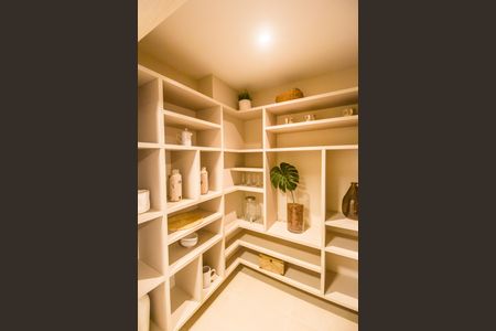 Apartamento à venda com 338m², 4 quartos e 4 vagas Apartamento à venda com 338m², 4 quartos e 4 vagasDespensa