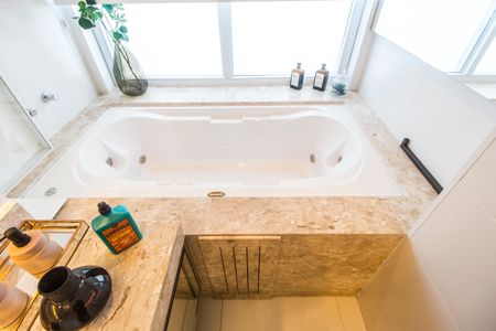 Apartamento à venda com 338m², 4 quartos e 4 vagas Apartamento à venda com 338m², 4 quartos e 4 vagasDetalhe do Banheiro da Suite