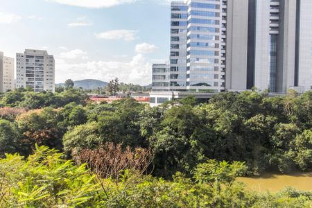 Apartamento à venda com 338m², 4 quartos e 4 vagas Apartamento à venda com 338m², 4 quartos e 4 vagasVista