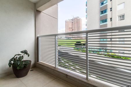 Apartamento à venda com 338m², 4 quartos e 4 vagas Apartamento à venda com 338m², 4 quartos e 4 vagasVaranda