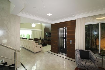 Casa à venda com 790m², 4 quartos e 8 vagasSala