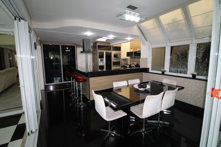 Casa à venda com 790m², 4 quartos e 8 vagasCozinha