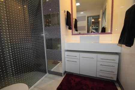 Casa à venda com 790m², 4 quartos e 8 vagasBanheiro Suíte 2