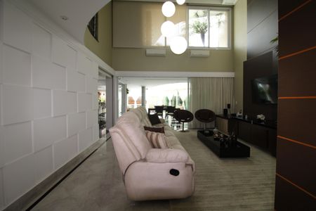 Casa à venda com 790m², 4 quartos e 8 vagasSala