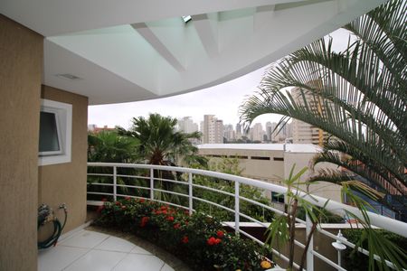 Casa à venda com 790m², 4 quartos e 8 vagasSuíte 3 - Varanda