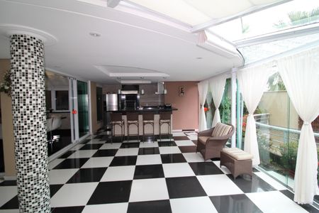 Casa à venda com 790m², 4 quartos e 8 vagasÁrea Comum