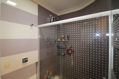 Casa à venda com 790m², 4 quartos e 8 vagasBanheiro Suíte 2